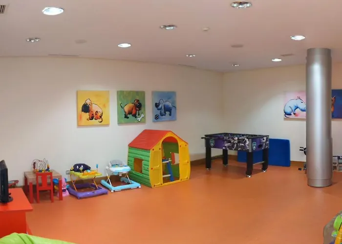 Spacious Apartment With 3 Pools & Gym