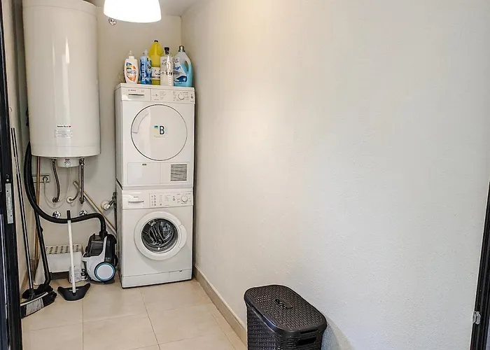 Spacious Apartment With 3 Pools & Gym