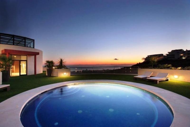 Spacious With 3 Pools & Gym Apartment *