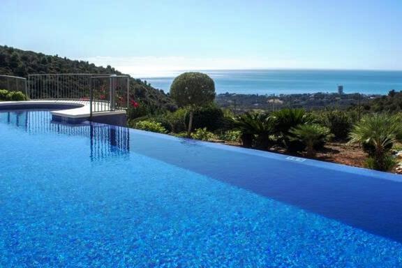 Spacious With 3 Pools & Gym Apartment Marbella