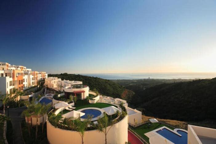 Apartment Spacious With 3 Pools & Gym