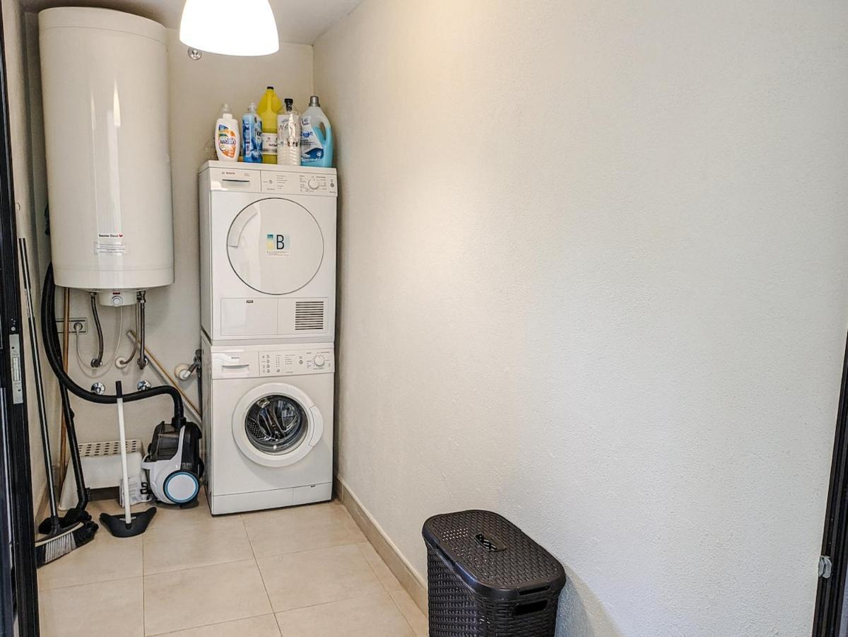 Spacious With 3 Pools & Gym Apartment *