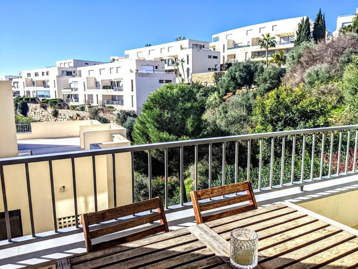 Apartment Spacious With 3 Pools & Gym